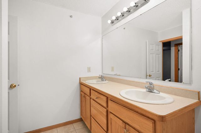 6127 32nd Avenue N, Crystal, MN 55422