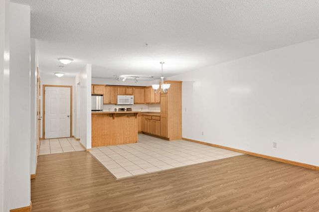 6127 32nd Avenue N, Crystal, MN 55422