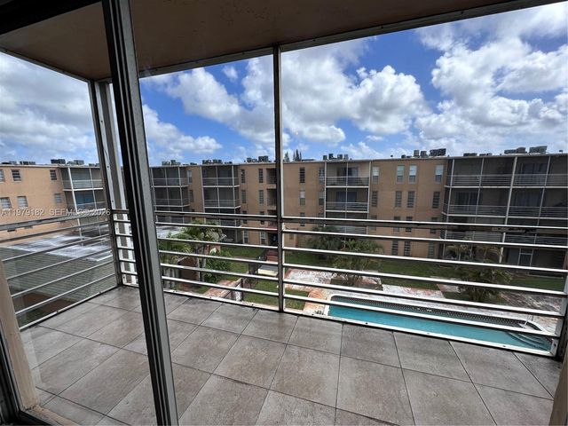 4848 NW 24th Court 412, Lauderdale Lakes, FL 33313
