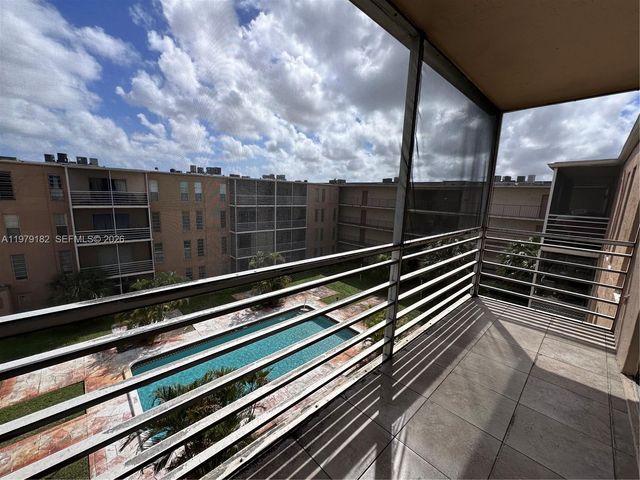 4848 NW 24th Court 412, Lauderdale Lakes, FL 33313