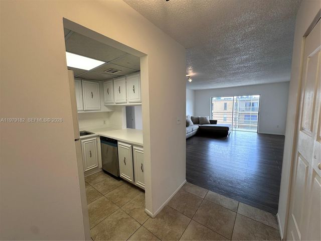 4848 NW 24th Court 412, Lauderdale Lakes, FL 33313