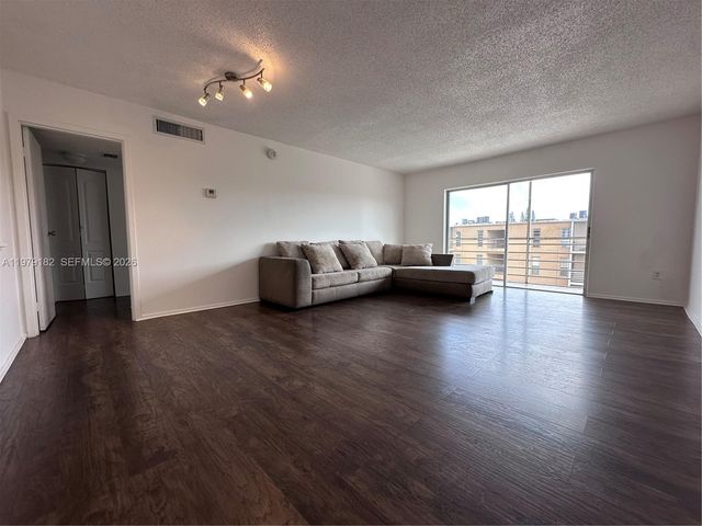 4848 NW 24th Court 412, Lauderdale Lakes, FL 33313