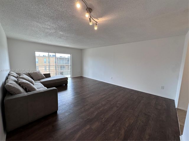4848 NW 24th Court 412, Lauderdale Lakes, FL 33313