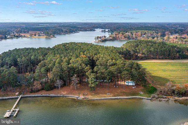405 COURTNEY LN, Callao, VA 22435