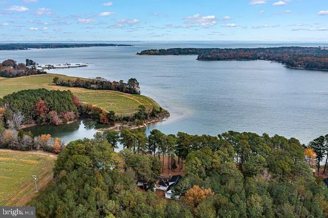 405 COURTNEY LN, Callao, VA 22435