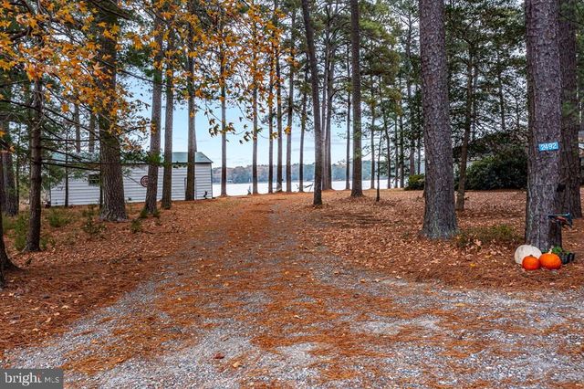 405 COURTNEY LN, Callao, VA 22435