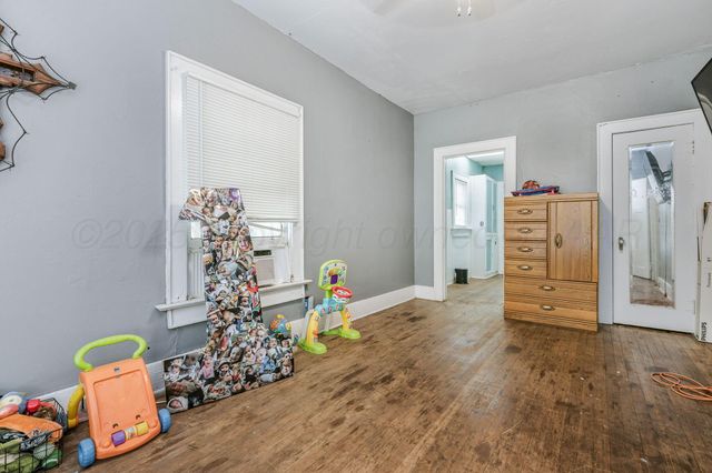 300 E 4th Street, Clarendon, TX 79226