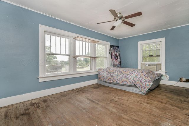 300 E 4th Street, Clarendon, TX 79226