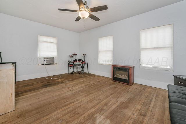 300 E 4th Street, Clarendon, TX 79226