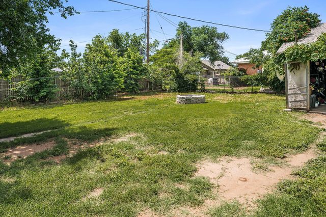 300 E 4th Street, Clarendon, TX 79226