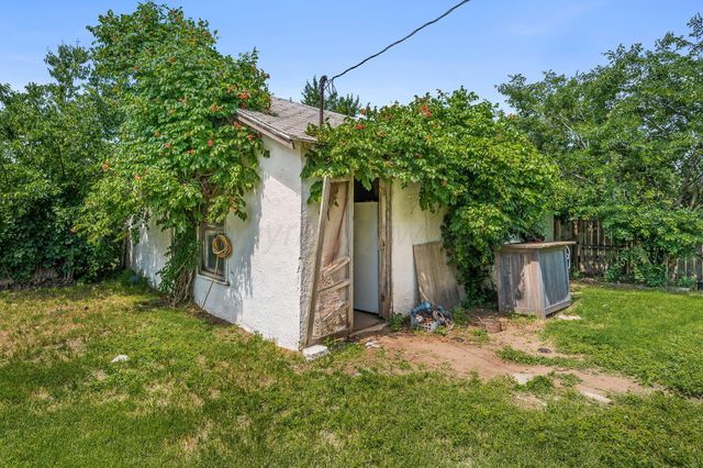 300 E 4th Street, Clarendon, TX 79226