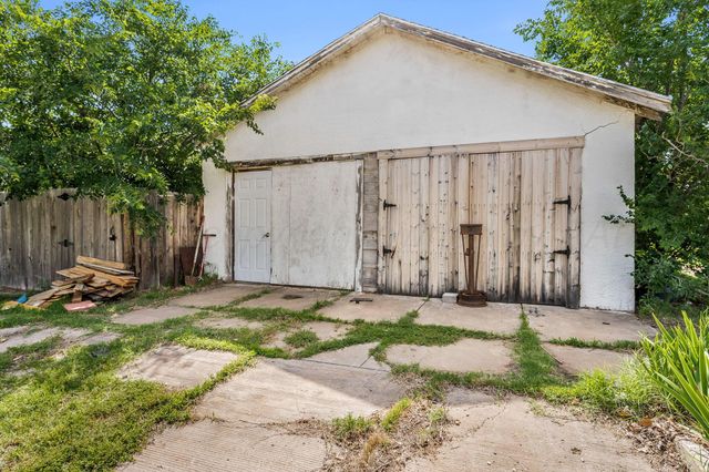 300 E 4th Street, Clarendon, TX 79226