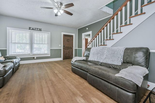 300 E 4th Street, Clarendon, TX 79226