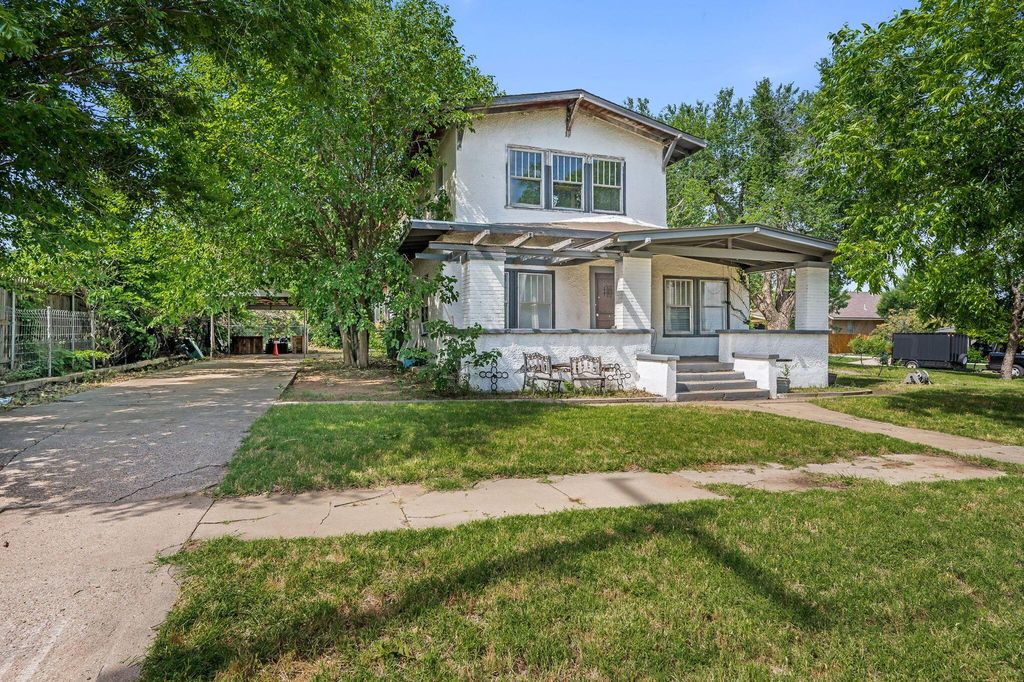 300 E 4th Street, Clarendon, TX 79226