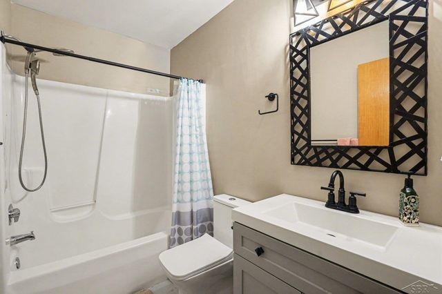 2977 Oaklawn Park, Saginaw, MI 48603