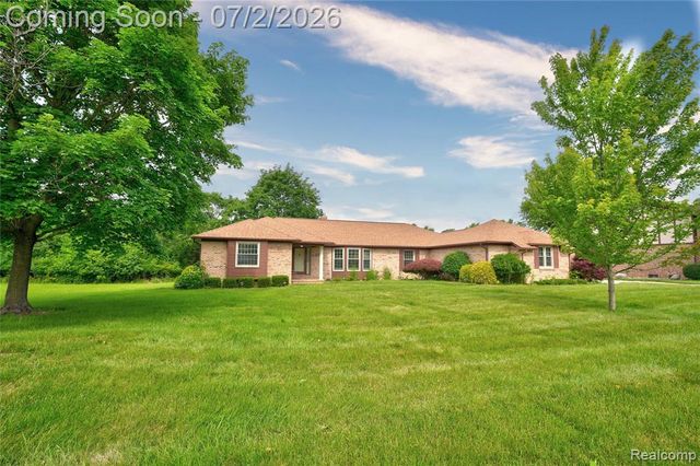 1225 Old Timber Trail, Flint, MI 48532
