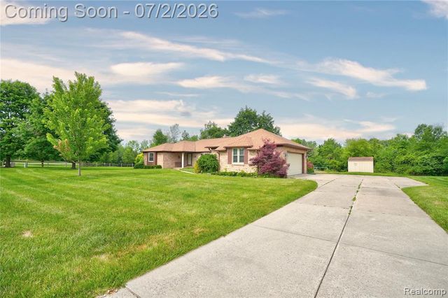 1225 Old Timber Trail, Flint, MI 48532