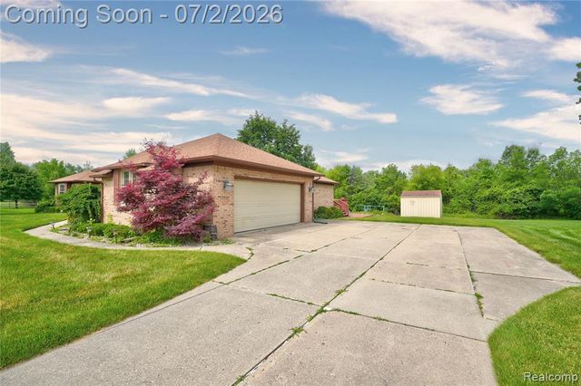 1225 Old Timber Trail, Flint, MI 48532