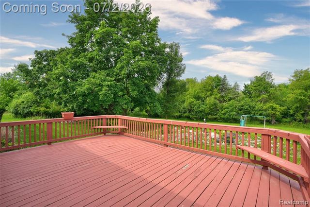1225 Old Timber Trail, Flint, MI 48532