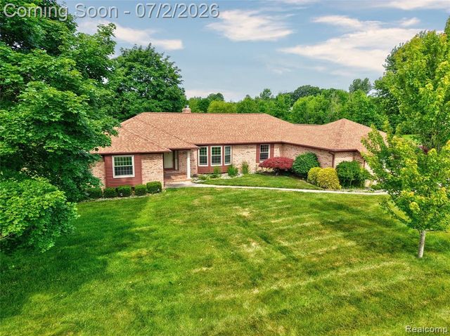1225 Old Timber Trail, Flint, MI 48532