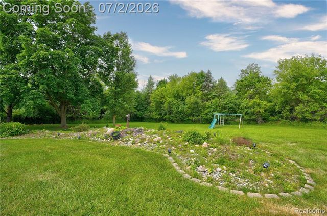 1225 Old Timber Trail, Flint, MI 48532