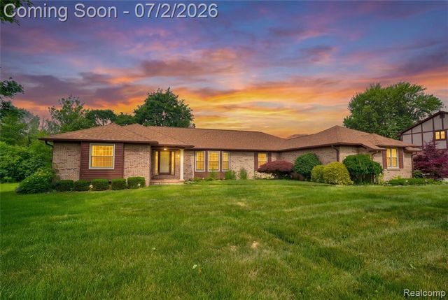 1225 Old Timber Trail, Flint, MI 48532