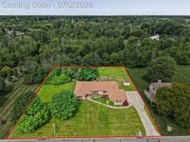 1225 Old Timber Trail, Flint, MI 48532