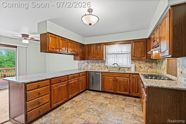 1225 Old Timber Trail, Flint, MI 48532