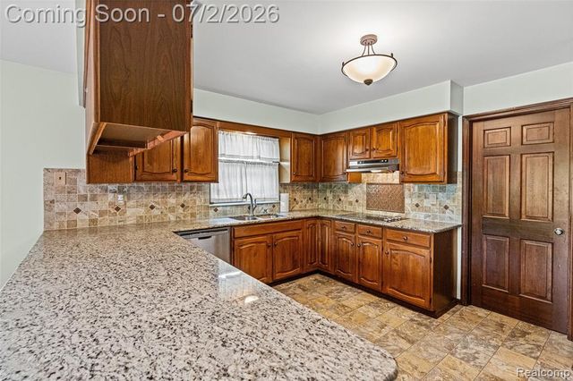 1225 Old Timber Trail, Flint, MI 48532