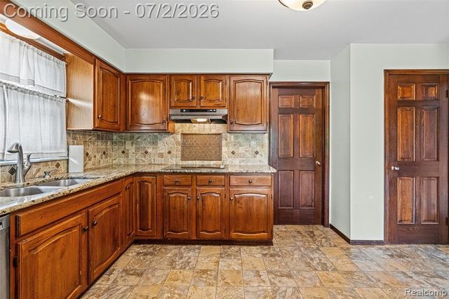 1225 Old Timber Trail, Flint, MI 48532
