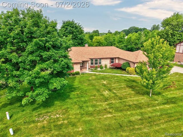 1225 Old Timber Trail, Flint, MI 48532