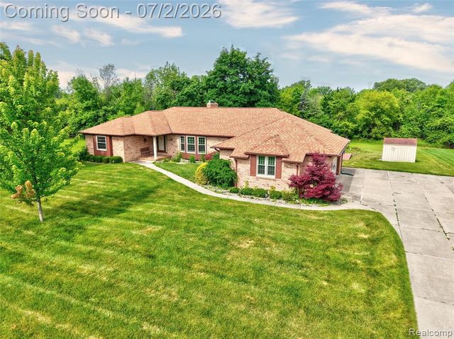 1225 Old Timber Trail, Flint, MI 48532