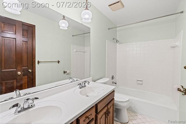1225 Old Timber Trail, Flint, MI 48532