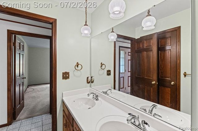 1225 Old Timber Trail, Flint, MI 48532