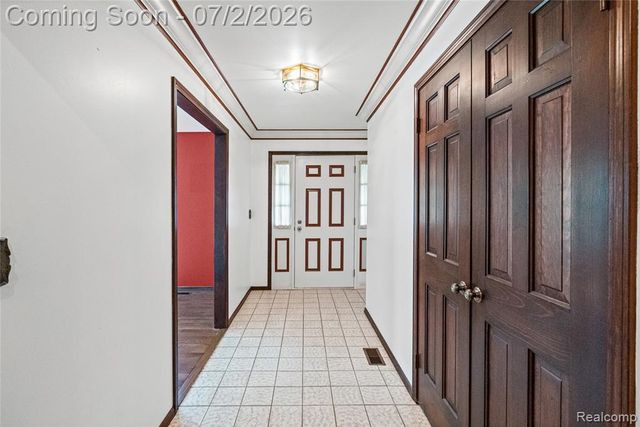 1225 Old Timber Trail, Flint, MI 48532