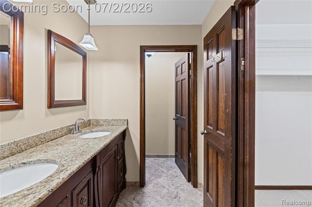1225 Old Timber Trail, Flint, MI 48532