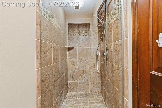 1225 Old Timber Trail, Flint, MI 48532