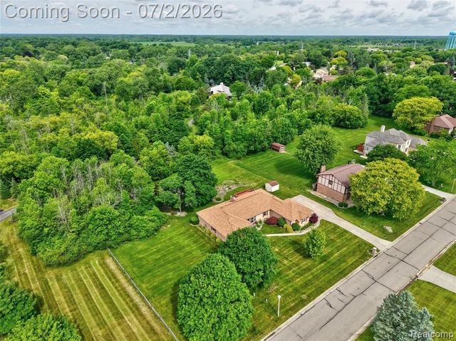 1225 Old Timber Trail, Flint, MI 48532