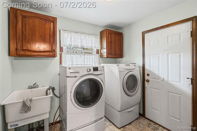 1225 Old Timber Trail, Flint, MI 48532