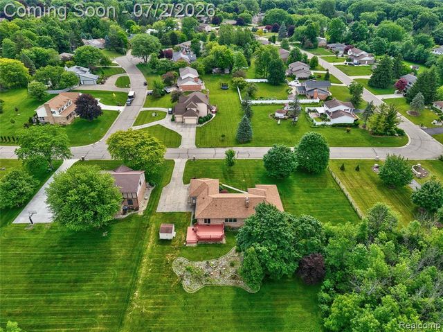 1225 Old Timber Trail, Flint, MI 48532