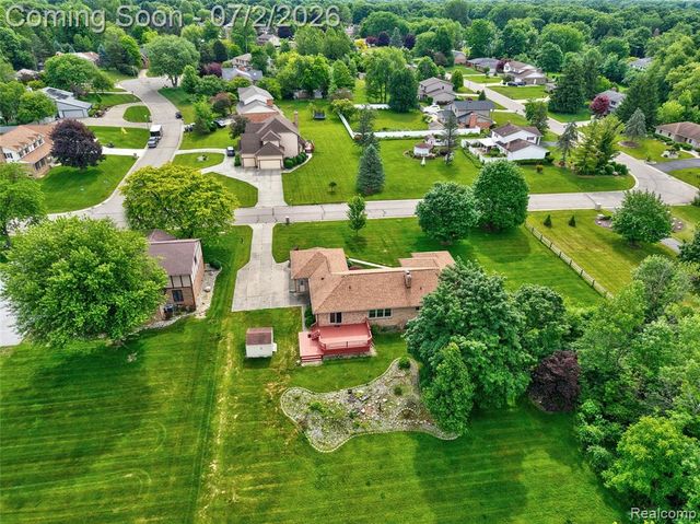 1225 Old Timber Trail, Flint, MI 48532