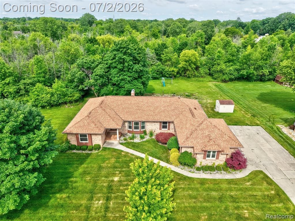 1225 Old Timber Trail, Flint, MI 48532