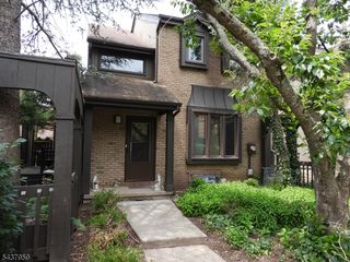 41 Riverbend Dr, North Brunswick Twp., NJ 08902