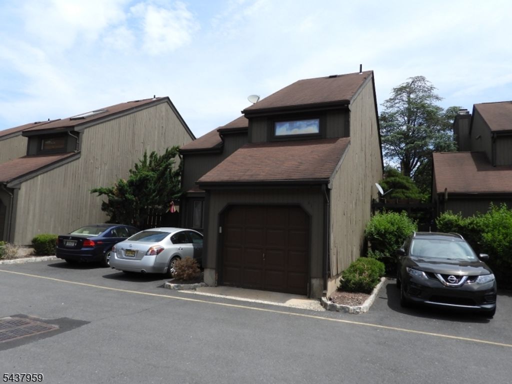 41 Riverbend Dr, North Brunswick Twp., NJ 08902 — photo 2