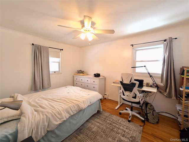 10 Kings Park Road, Commack, NY 11725