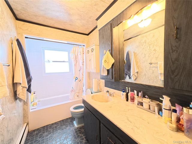 10 Kings Park Road, Commack, NY 11725