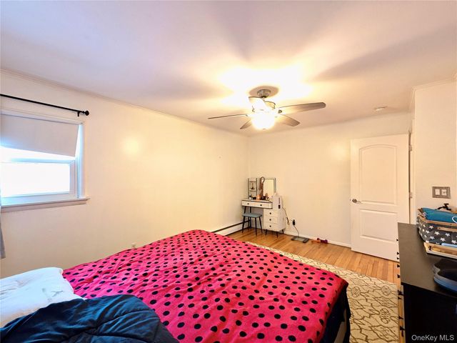 10 Kings Park Road, Commack, NY 11725