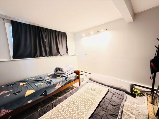 10 Kings Park Road, Commack, NY 11725