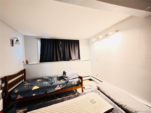 10 Kings Park Road, Commack, NY 11725