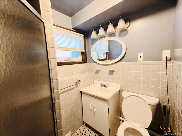 10 Kings Park Road, Commack, NY 11725